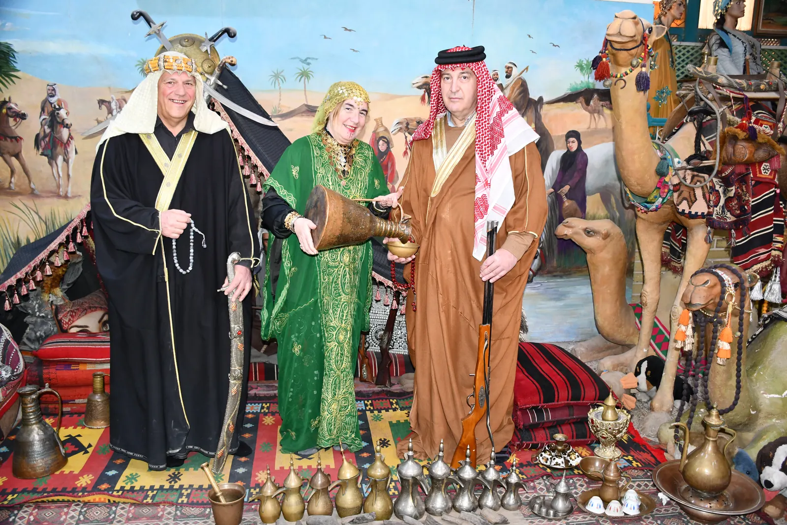 Guests in traditional Iraqi costumes at the museum